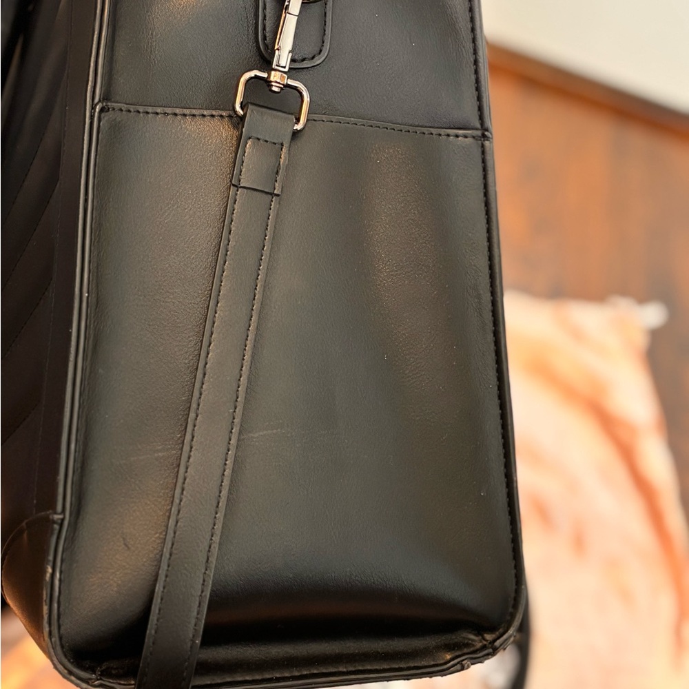 Glass Ladder black quilted Everly 1.0 tote with accessories - Picture 13 of 16